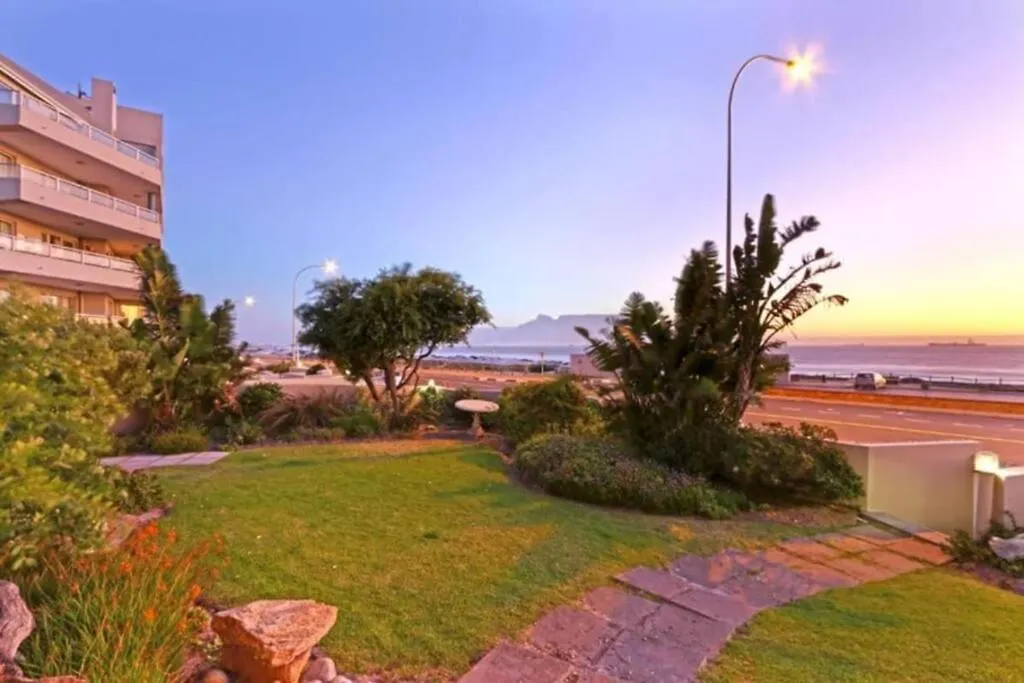 El Mufasa Beachfront Apartment With Stunning Views Cape Town